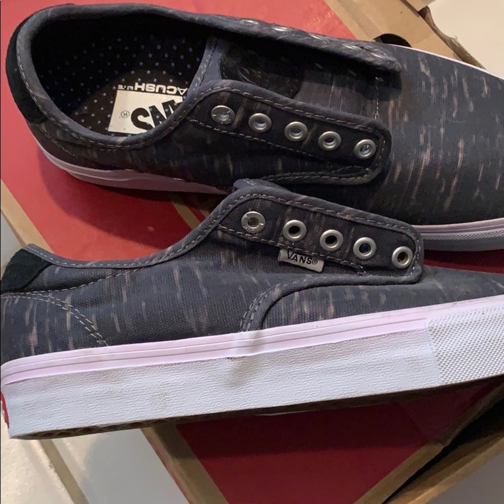 Vans - Picture 2 of 3